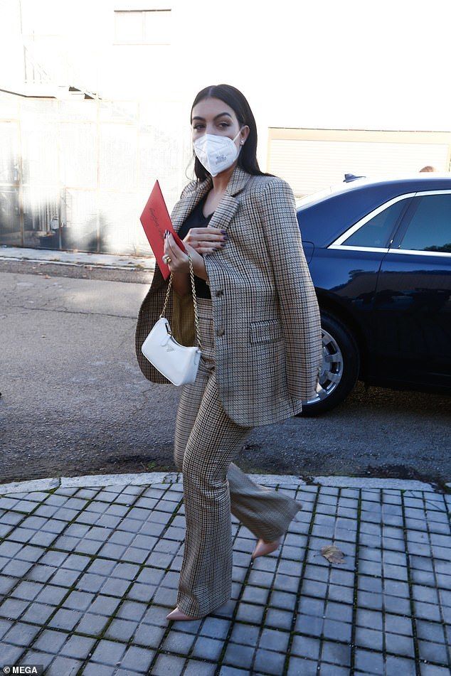 阿斯顿维拉训练开放日,国际比赛日更衣室发声引欢呼,NBA季后赛在即,更衣室氛围转暖(阿斯顿维拉训练基地) 阿斯顿维拉训练开放日,国际比赛日更衣室发声引欢呼,NBA季后赛在即,更衣室氛围转暖(阿斯顿维拉训练基地)