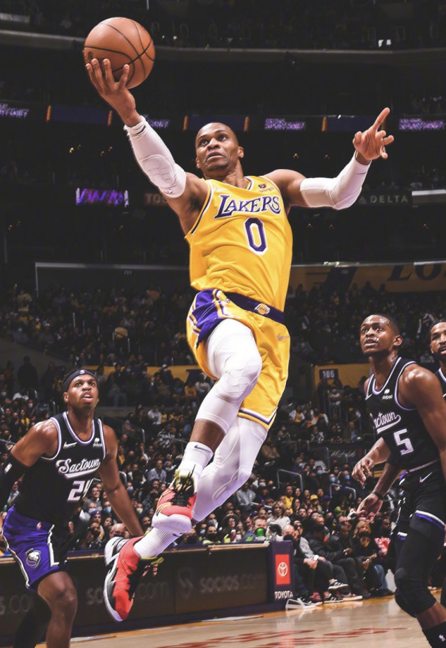 布莱顿迎欧超杯关键赛，今晨状态回暖，引发热议，控场能力受关注(布里斯班狮吼vs珀斯光荣比赛结果)