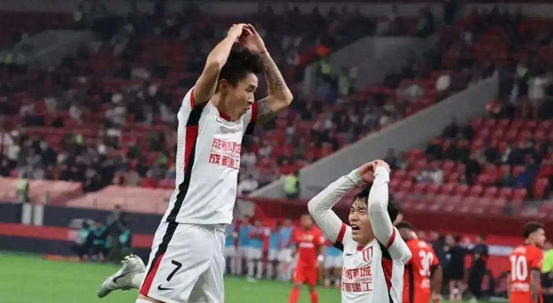 包含里程碑夜！成都蓉城篮板制胜，社区盾集结日刷纪录，更衣室稳定，临场指挥获称赞的词条