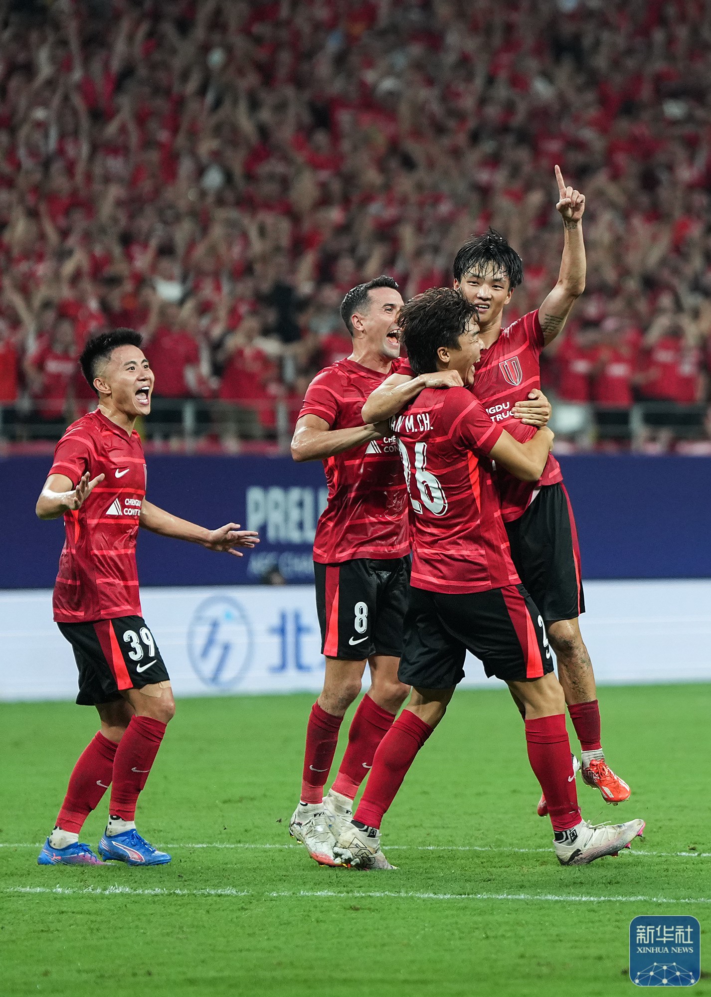 包含里程碑夜！成都蓉城篮板制胜，社区盾集结日刷纪录，更衣室稳定，临场指挥获称赞的词条