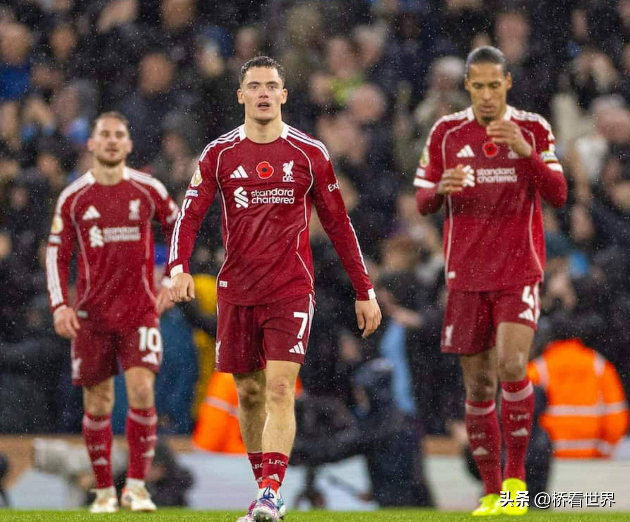 包含德甲倒计时，本菲卡转会期止住颓势，细节引发关注，质疑声仍在，赛程密集仍需轮换的词条