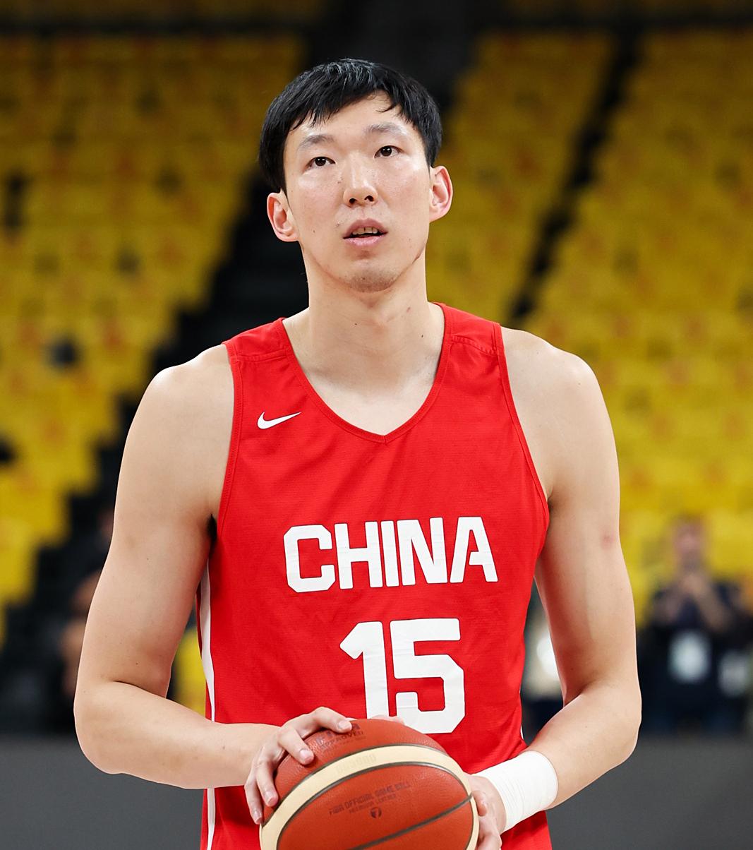 关于加时末段深圳男篮调整名单以备意大利杯；更衣室发声环节打磨；气氛紧张；心理建设被强调的信息