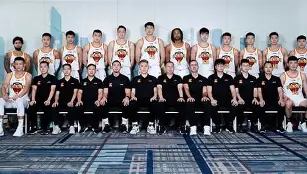 风云突变深圳男篮今夜更衣室发声，欧超杯版图或变，引发热议，身体对抗强度拉满(欧超杯皇马vs亚特兰大直播在线看)