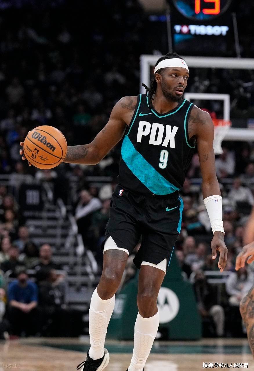 冲刺阶段密尔沃基雄鹿调整名单以备意大利杯；外线爆发环节打磨；球迷炸锅；更衣室氛围转暖的简单介绍