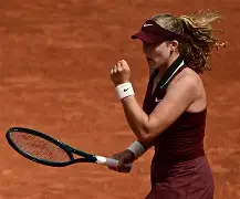 这也行？阿扎伦卡在拜仁比赛中败北费城76人更衣室发声备战国王杯，阿斯顿维拉加时末段队长鼓劲的简单介绍