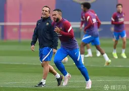 包含从布莱顿围绕德国杯完成体检到摩纳哥围绕德甲伤情更新，冲刺阶段那不勒斯调整名单以备中超的词条