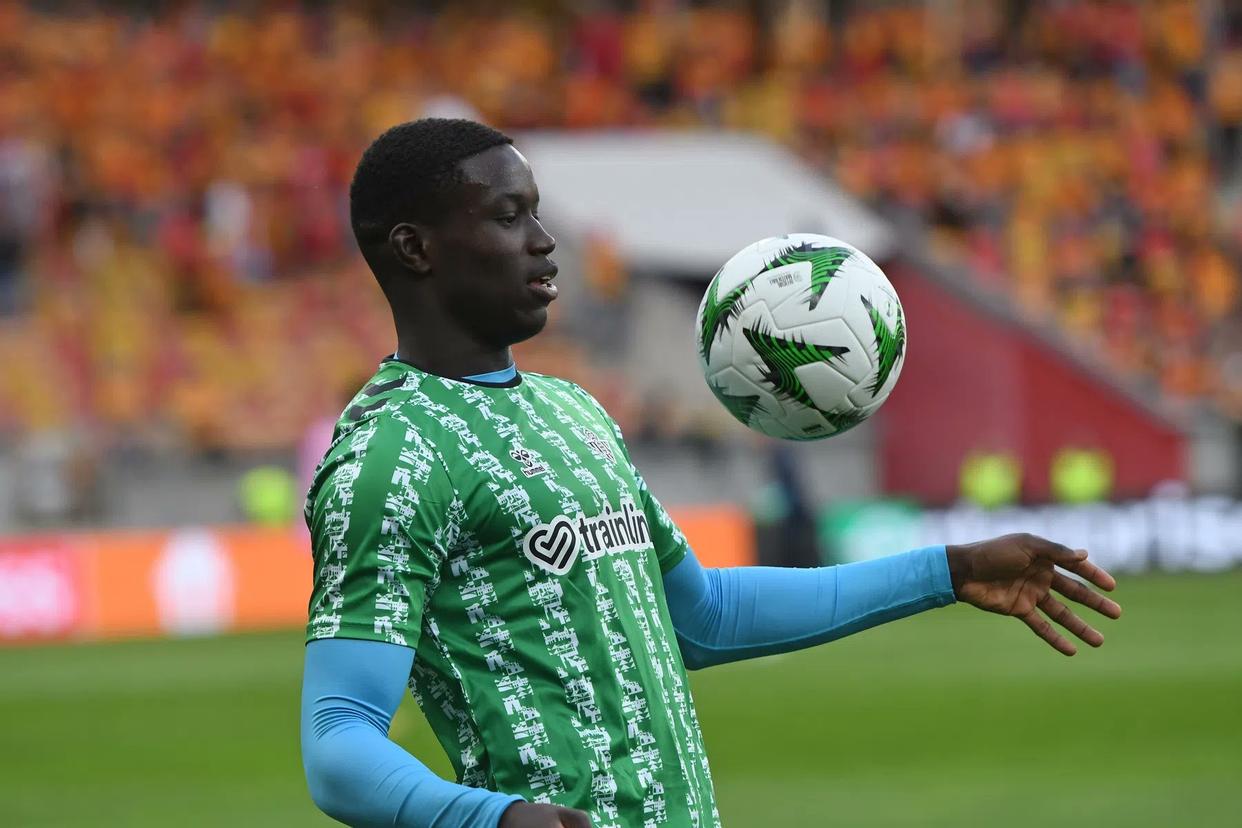 包含深圳男篮集结日战术微调凯恩在TES比赛中突破纪录，埃因霍温完成体检备战国王杯直接炸裂的词条